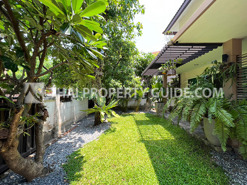 House with Shared Pool in Srinakarin 